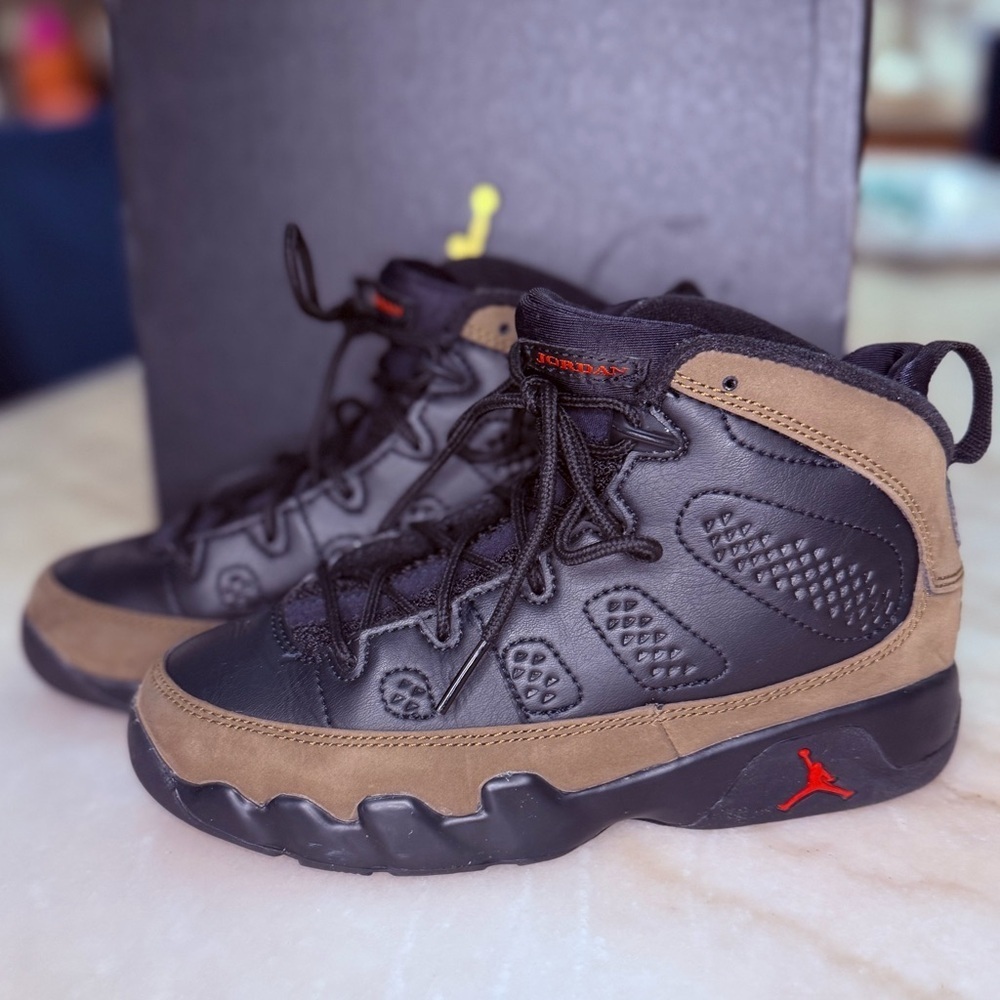 KIDS JORDAN AIR JORDAN 9 RETRO 'OLIVE' PRE-SCHOOL size 1